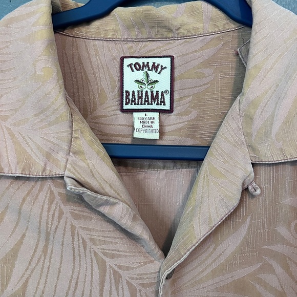 Tommy Bahama Men’s Tropical  Button Up Size Large Relax Fit Shirt - Picture 4 of 12